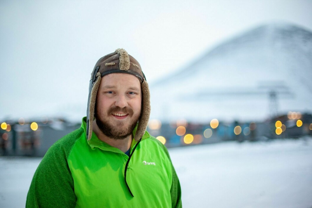 Einar Midthun skulle egentlig ta dykkerutdanning da faren hans leste om en spennende jobb i Longyearbyen.