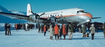 Her har det første passasjerflyet akkurat landet i Longyearbyen