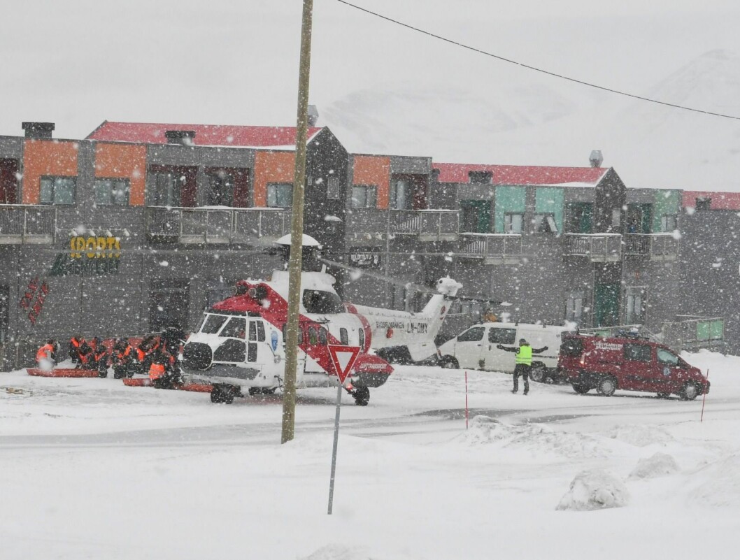 The rescue helicopter with 4 injured landed in the centre of Longyearbyen, near the hospital. The rescue helicopter with 4 injured landed in the centre of Longyearbyen, near the hospital.