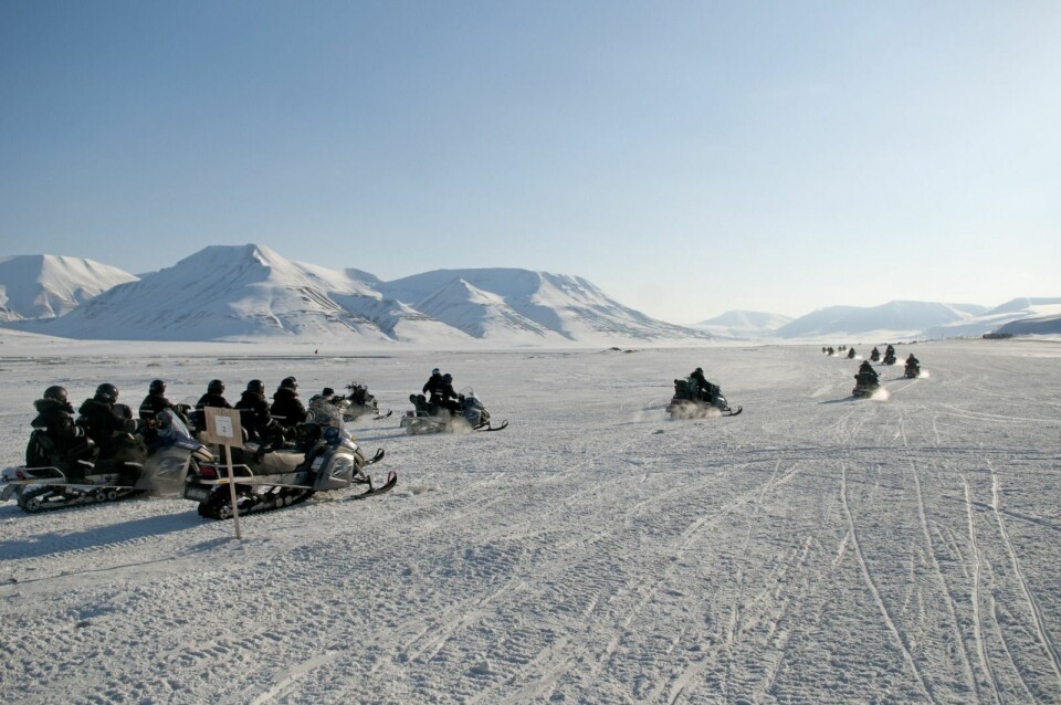 I et valg mellom to onder, er kulldrift å foretrekke fremfor masseturismen, mener leserbrevinnsenderne. I et valg mellom to onder, er kulldrift å foretrekke fremfor masseturismen, mener leserbrevinnsenderne.