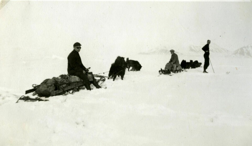 Henting av post ved iskanten for 91 år siden.