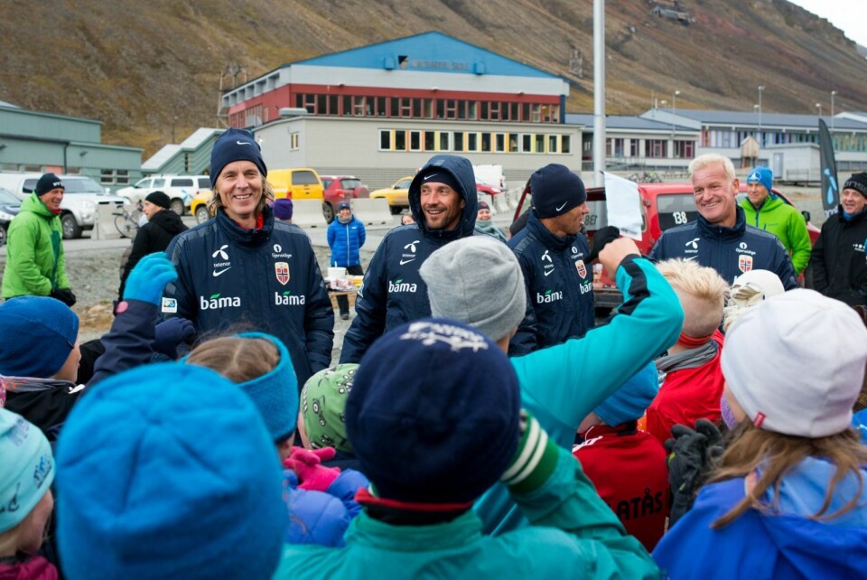 Jan Åge Fjørtoft, Vidar Riseth, Gunnar Halle og Erlend Johnsen fikk mange spørsmål, blant annet om hva slags klubber de hadde spilt for i løpet av karrierene sine.