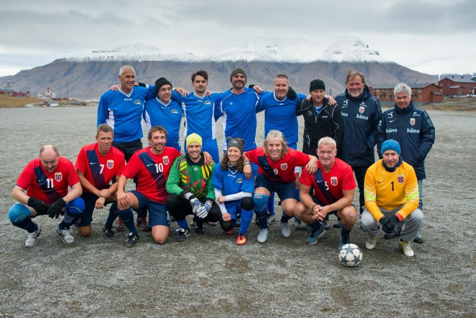 Det ble en morsom kamp mellom Svalbard Turn og «Drillos» i flotte omgivelser.