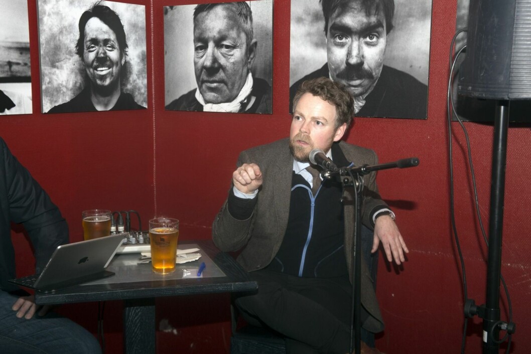 Arne O. Holm intervjuer næringsminister Torbjørn Røe Isaksen (H) på Karlsberger Pub. Arne O. Holm intervjuer næringsminister Torbjørn Røe Isaksen (H) på Karlsberger Pub.