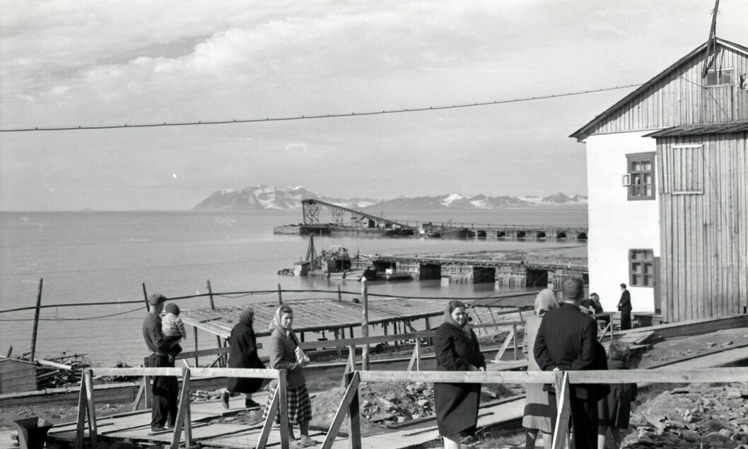 Bildet viser et yrende liv sommeren 1960.