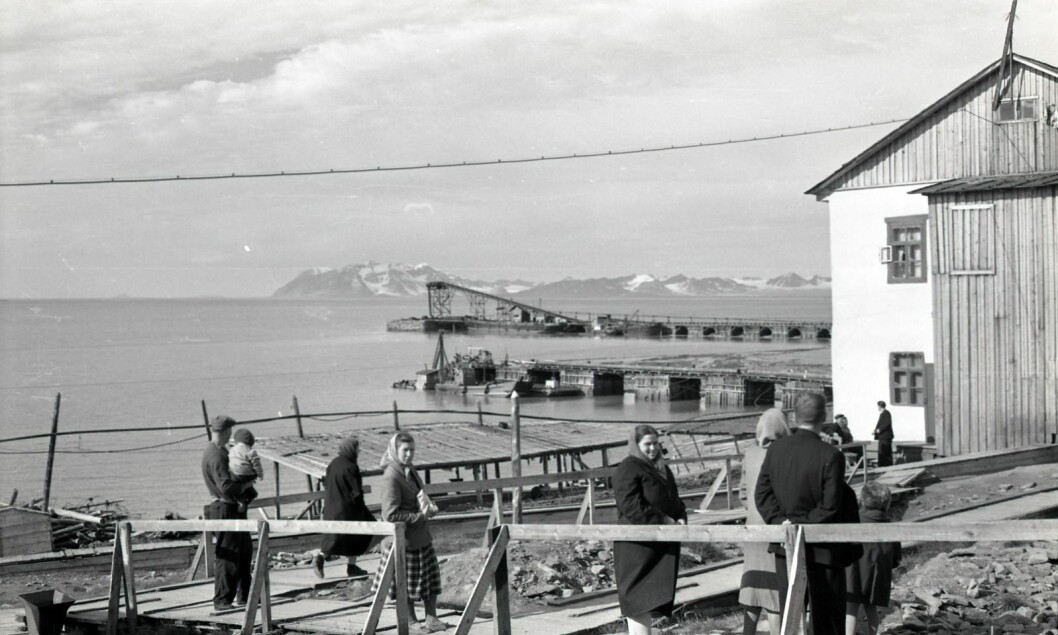 Bildet viser et yrende liv sommeren 1960. Bildet viser et yrende liv sommeren 1960.