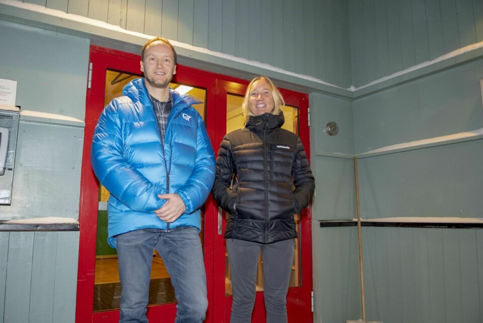 Anleggsleder i LL, Jan Ivar Pettersen og daglig leder i Svalbard Turn, Silje Hagen opplever stor etterspørsel etter treningstider i hallen.