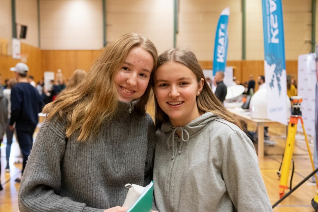 Kine Malene Selnes (t.v.) og Solveig Sandnesaunet var på yrkes- og utdanningsmessen i går, onsdag. De synes at foredragene var veldig lærerike. Kine Malene Selnes (t.v.) og Solveig Sandnesaunet var på yrkes- og utdanningsmessen i går, onsdag. De synes at foredragene var veldig lærerike.