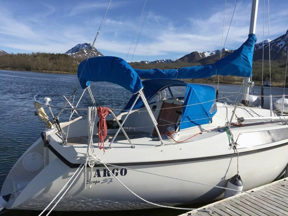 Dette er båten det søkes etter i havområdene mellom fastlandet og Svalbard.