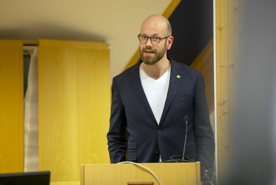 KREVER SVAR: Tidligere lokalstyrerepresentant Espen Rotevatn mener Svalbard Høyre ennå ikke har forklart velgerne hvorfor de brøt løftet sitt om et rent borgerlig flertall. Arkivfoto: Christopher Engås KREVER SVAR: Tidligere lokalstyrerepresentant Espen Rotevatn mener Svalbard Høyre ennå ikke har forklart velgerne hvorfor de brøt løftet sitt om et rent borgerlig flertall. Arkivfoto: Christopher Engås