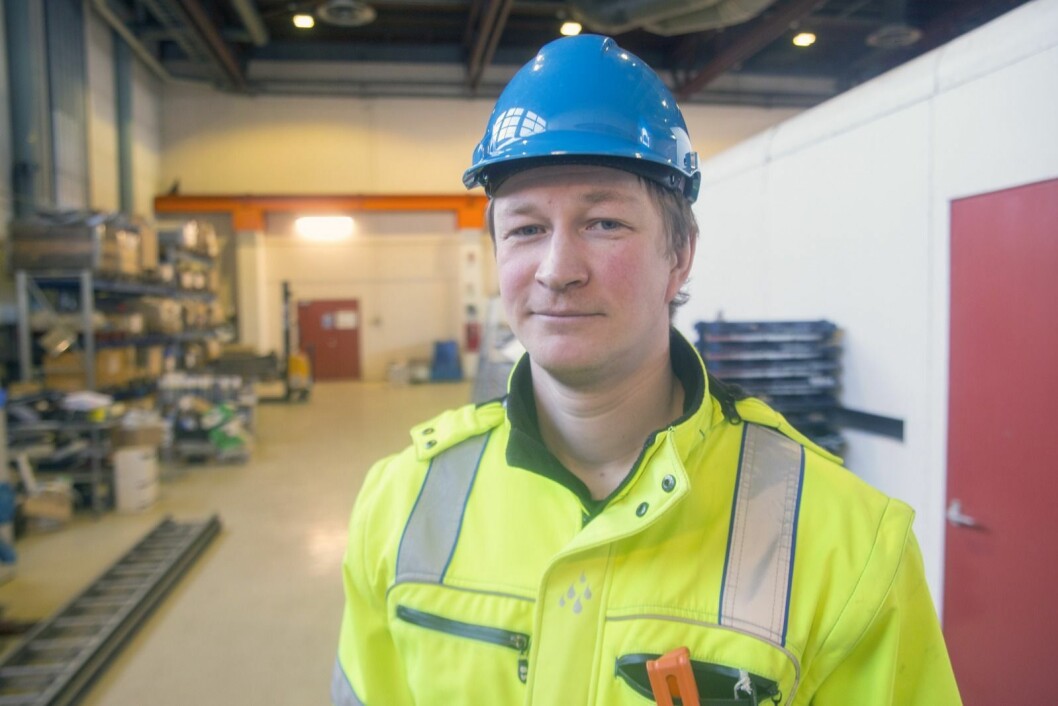 Driftsingeniør Rasmus Bøckmann og Engergiverket i Longyearbyen får et problem dersom utetemperaturen faller til mindre enn 30 minusgrader. Driftsingeniør Rasmus Bøckmann og Engergiverket i Longyearbyen får et problem dersom utetemperaturen faller til mindre enn 30 minusgrader.