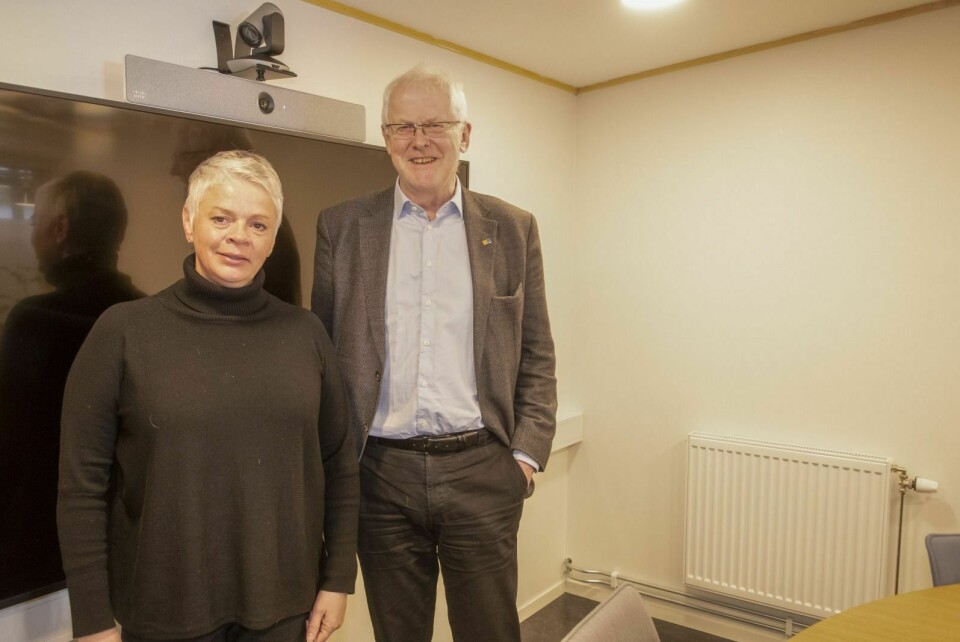Styreleder Morten Ruud sammen med Heidi Eriksen, seniorrådgiver i Svalbards miljøvernfond.