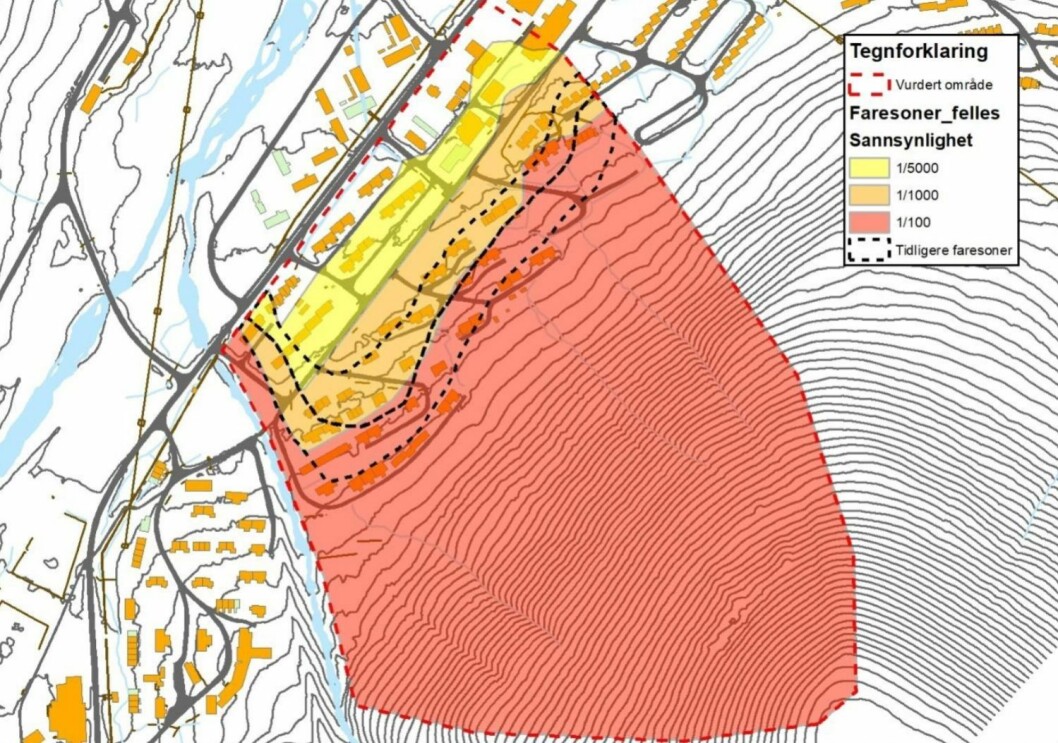 Det siste skredkartet fra NVE. Tusenårssonen er flyttet helt ned til Hilmar Rekstens vei. Denne lå tidligere omtrent hvor hundreårssonen er nå. Bebyggelsen i Lia anses som betydelig mer skredutsatt nå enn tidligere. Det siste skredkartet fra NVE. Tusenårssonen er flyttet helt ned til Hilmar Rekstens vei. Denne lå tidligere omtrent hvor hundreårssonen er nå. Bebyggelsen i Lia anses som betydelig mer skredutsatt nå enn tidligere.