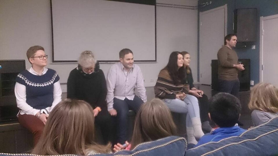 Fra allmøtet på ungdomsklubben. Ungdommene møtte politikere og representanter fra administrasjonen i Longyearbyen lokalstyre torsdag. Fra allmøtet på ungdomsklubben. Ungdommene møtte politikere og representanter fra administrasjonen i Longyearbyen lokalstyre torsdag.