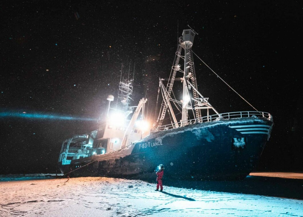 SITTER FAST: «Lance» har sittet fast i pol-isen siden sist helg. Foto: Etienne Claret SITTER FAST: «Lance» har sittet fast i pol-isen siden sist helg. Foto: Etienne Claret
