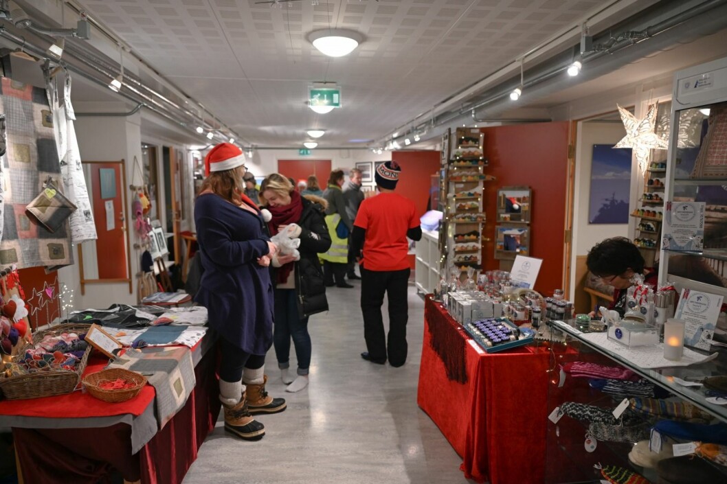 Årets julemesse i Nybyen hadde i underkant av 20 utstillere. Den er viktig for å synliggjøre det utstillerne driver med, mener Eva Grøndal, en av arrangørene. Årets julemesse i Nybyen hadde i underkant av 20 utstillere. Den er viktig for å synliggjøre det utstillerne driver med, mener Eva Grøndal, en av arrangørene.