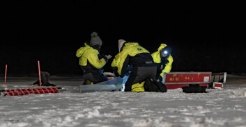 Det tas opp til 40 iskjerner per is stasjon til en hel rekke forskjellige fysiske, kjemiske og biologiske analyser. Vi hadde en isstasjon i polhavet på 82 grader nord og en i det nordlige Barentshavet på 81 grader nord. Det tas opp til 40 iskjerner per is stasjon til en hel rekke forskjellige fysiske, kjemiske og biologiske analyser. Vi hadde en isstasjon i polhavet på 82 grader nord og en i det nordlige Barentshavet på 81 grader nord.