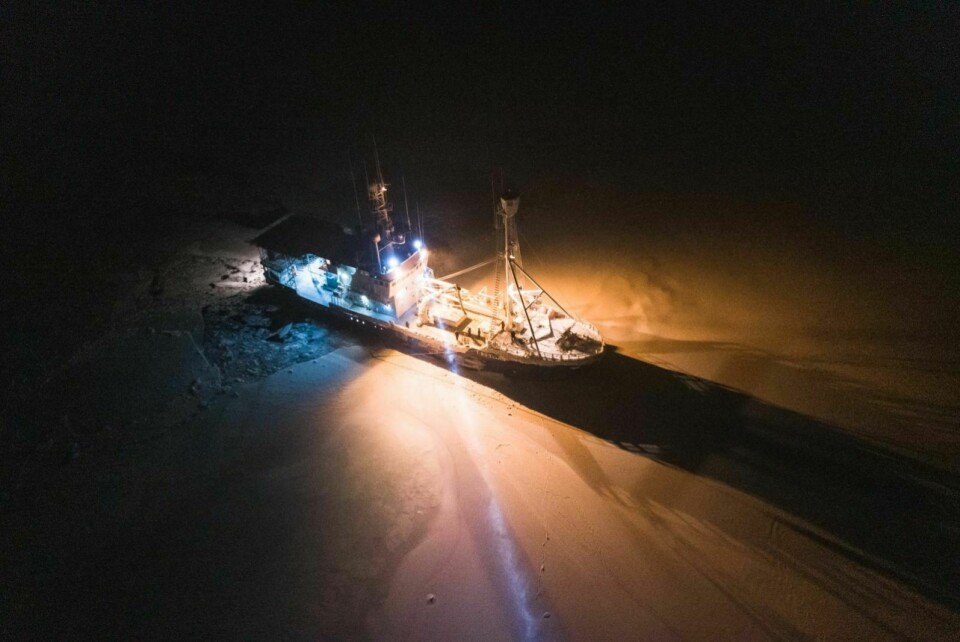 SITTER FAST: Selv om det er kort vei til nærmeste råk som er farbar helt ned til iskanten, hjelper det lite når «Lance» sitter bom fast i pol-isen. Det skal mye til at de kommer seg ned til sivilisasjonen før jul, opplyser ekspedisjonen til Svalbardposten.