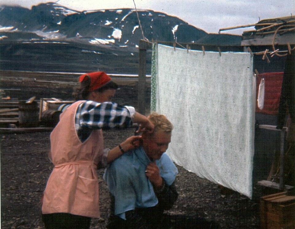Agnar Gravdal får seg en hårklipp i 1967.