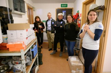 Anna Mysliwiec ga Kjerstin Askholt (f.v.), Ole Jakob Malmo, Lisbeth Hansen og Anastasia Gorter omvisning på stasjonen. Anna Mysliwiec ga Kjerstin Askholt (f.v.), Ole Jakob Malmo, Lisbeth Hansen og Anastasia Gorter omvisning på stasjonen.