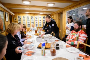 Det var ikke mangel på mat da besetningen serverte besøket lunsj. Det var ikke mangel på mat da besetningen serverte besøket lunsj.
