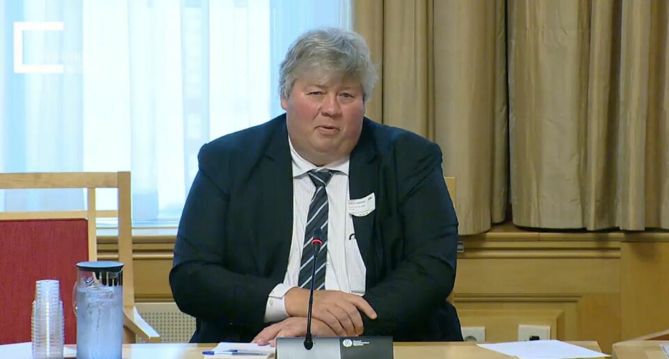 Teknologidirektør i ABB, Håvard Devold, vil ha strømkabel til Svalbard utredet, og tatt med som et alternativ i Svalbardmeldingen. Teknologidirektør i ABB, Håvard Devold, vil ha strømkabel til Svalbard utredet, og tatt med som et alternativ i Svalbardmeldingen.