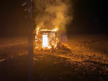 FULL OVERTENNING: Det ble et voldsomt gnistregn da en badstue tok fyr på Hotellneset. FULL OVERTENNING: Det ble et voldsomt gnistregn da en badstue tok fyr på Hotellneset.