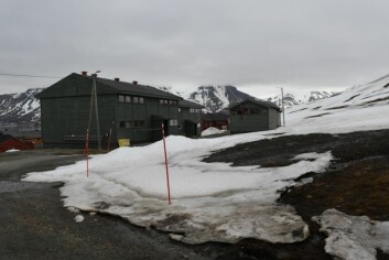 De øverste husrekkene i Lia har vært evakuert siden februar. Sist uke ble evakueringen opphevet og alle kunne flytte hjem igjen. Huset til Bautz skimtes i midten (det røde). De øverste husrekkene i Lia har vært evakuert siden februar. Sist uke ble evakueringen opphevet og alle kunne flytte hjem igjen. Huset til Bautz skimtes i midten (det røde).
