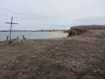 Tufta hvor ikonet ble funnet sees som en svak markering på overflata til høyre.Foto: dag nævestad Tufta hvor ikonet ble funnet sees som en svak markering på overflata til høyre.Foto: dag nævestad