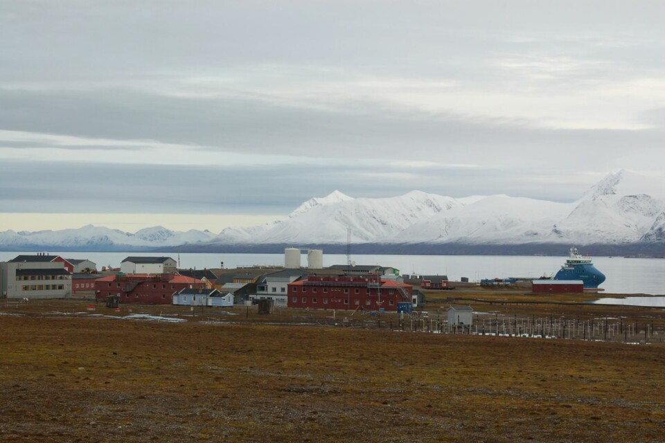 Ny-Ålesund får 20,5 millioner kroner til nytt forskningsbygg i forslaget til statsbudsjett. Bygget skal etter planen stå klart våren 2018.