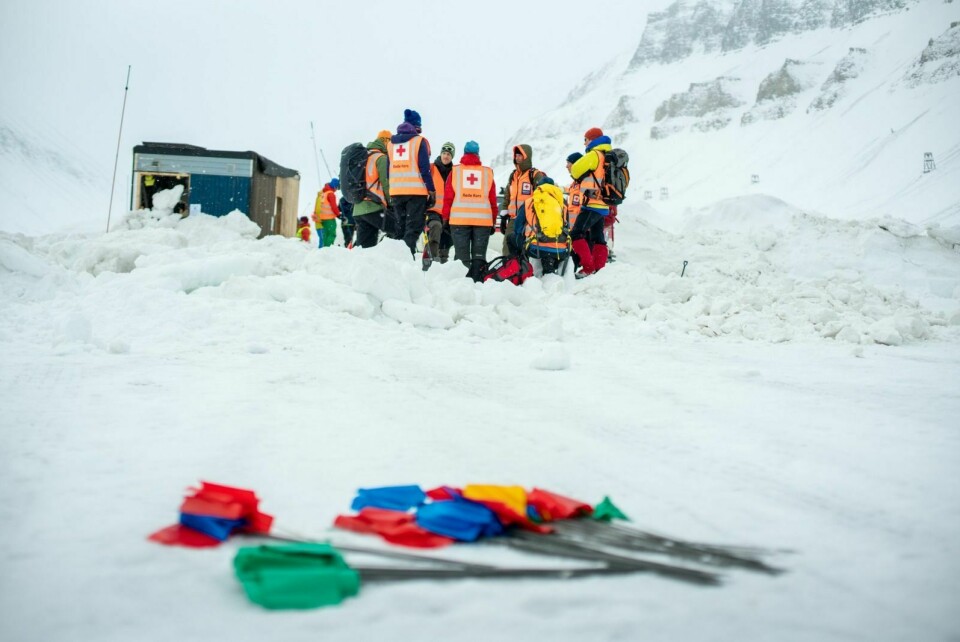 Rundt 40 personer fra Røde kors, politiet og redningsmenn var på metodesamling om snøskred i Longyearbyen denne uken.