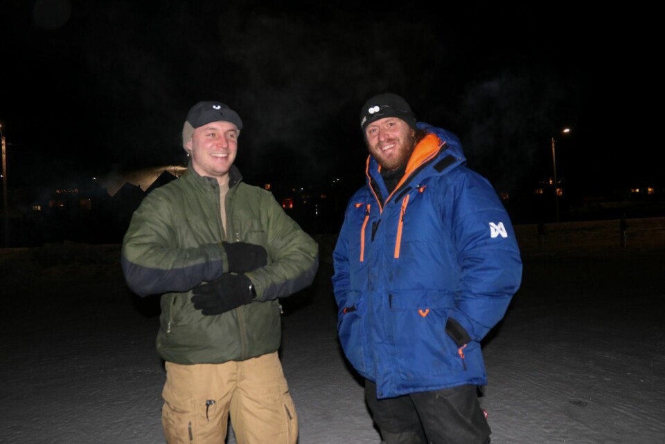 UNIK OPPLEVELSE: – Vi har fortsatt så mye adrenalin i kroppen etter hendelsen, sier Daniel Stilling Germer (t.v.) og Marcel Starinsky. De skal tilbake på jobb i morgen. – Men først skal vi få en god natts søvn, sier Germer. UNIK OPPLEVELSE: – Vi har fortsatt så mye adrenalin i kroppen etter hendelsen, sier Daniel Stilling Germer (t.v.) og Marcel Starinsky. De skal tilbake på jobb i morgen. – Men først skal vi få en god natts søvn, sier Germer.