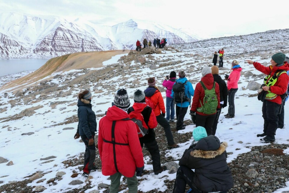 INGEN KRAV: I dag stiller ikke lovverket krav til sertifisering verken for guider eller selskaper.  I de lokale bedriftene er det likevel mange som har kurs i form av Arktisk naturguide-studiet eller Svalbard Guide Opplæringen. På høy tid at det blir normen, mener guidene selv.