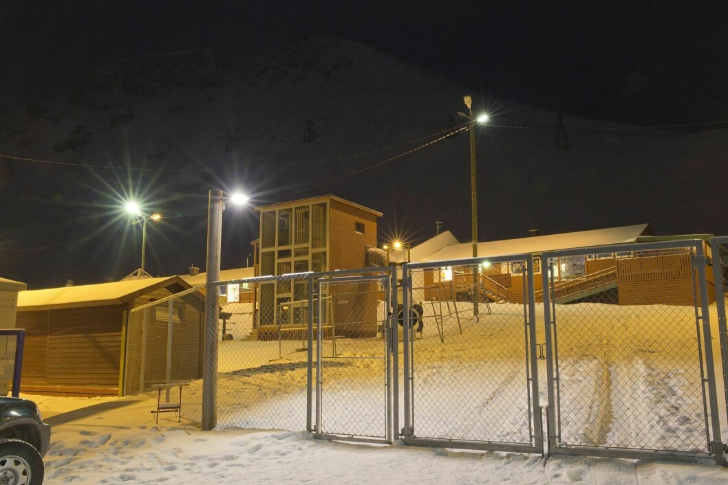 Svalbard Folkehøgskole har søkt om å leie den gamle barnehagen ved Svalbard Kirke.