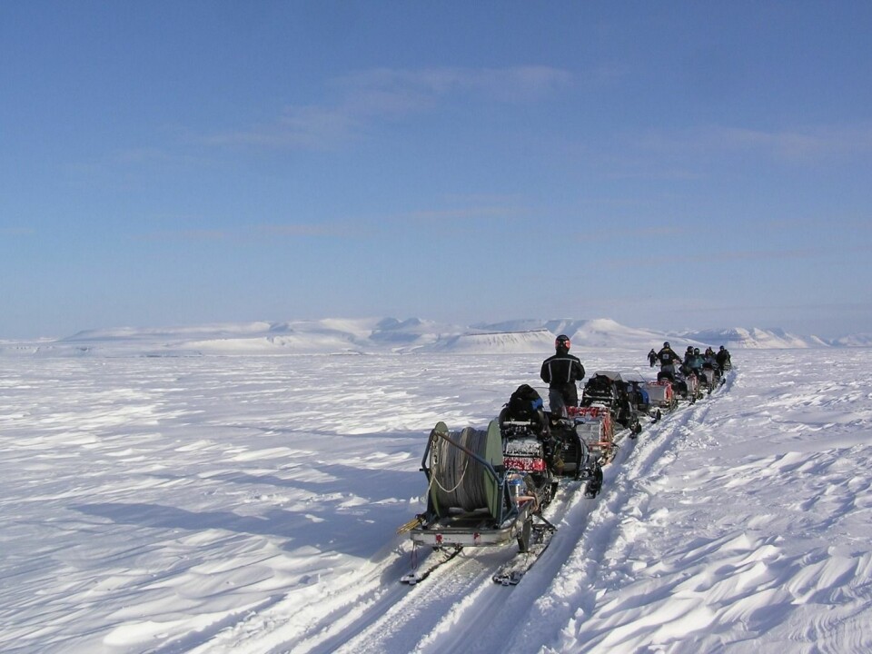 UNIS-ekspedisjon stopper på Sassenfjorden på vei til Billefjorden i April 2005.