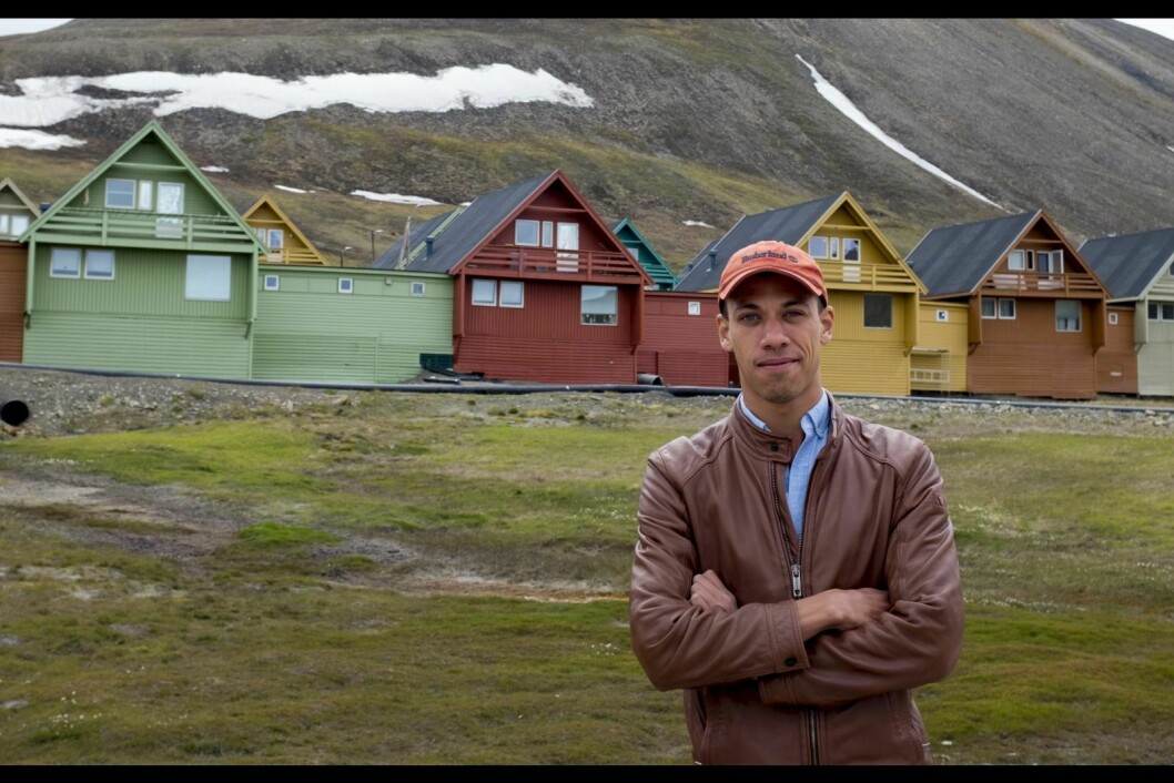 Canadiske Jonathan Pedneault (27) flyttet til Longyearbyen i november i fjor. Svalbard er hans fristed når han ikke er ute i verden for å dokumentere krig og elendighet.