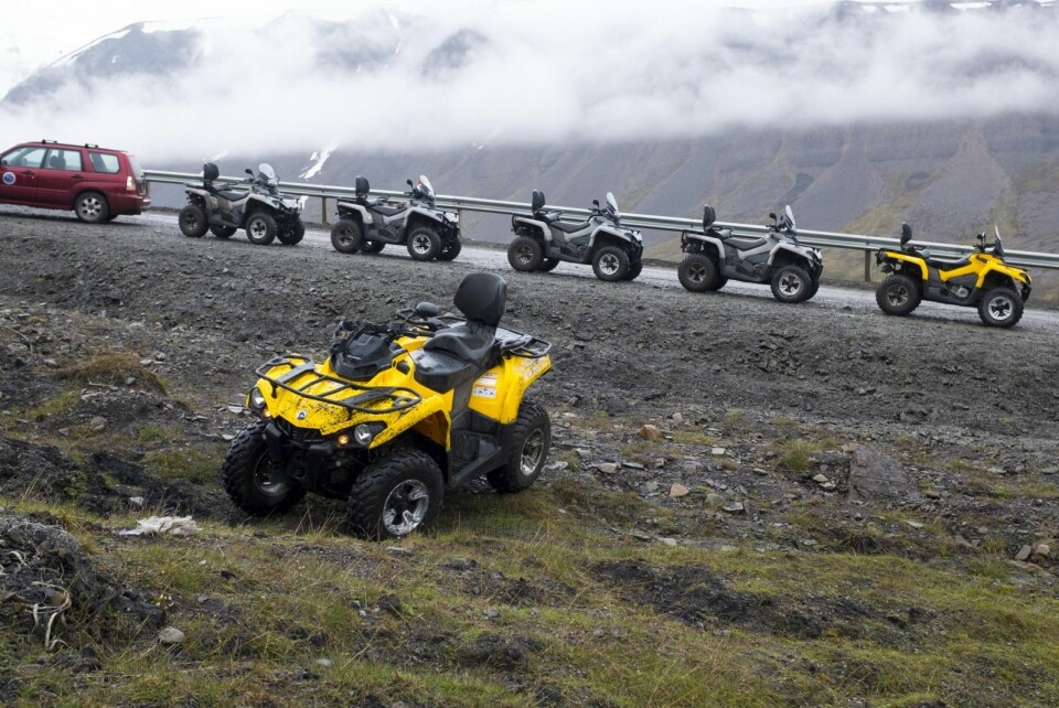 ATV-en kjørte utfor Gruve 7-veien under en guidet tur.