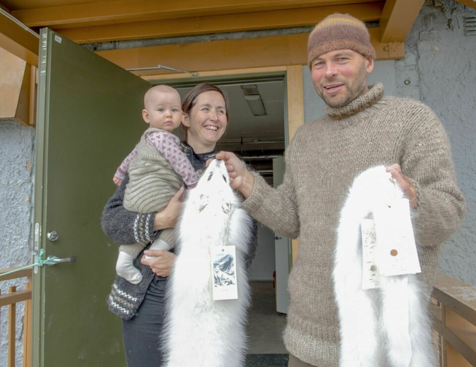 Familien bak Svalbard Fangst har fått pris for god design. Fra venstre Åsne Solea, Elise Strømseng og Tommy Sandal. Anne Marie (7) er ikke med på bildet.