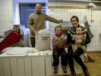 Fangstmannfamilien samlet i verkstedet i Stormessa i Nybyen.