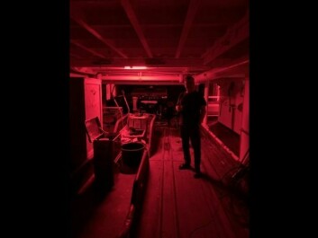 For å kunne gjøre målinger i mørket må det være så mørkt som mulig om bord forskningsskipet «Helmer Hanssen».