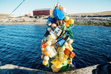 Det er mye fiskerisøppel som driver i land langs Svalbards strender.