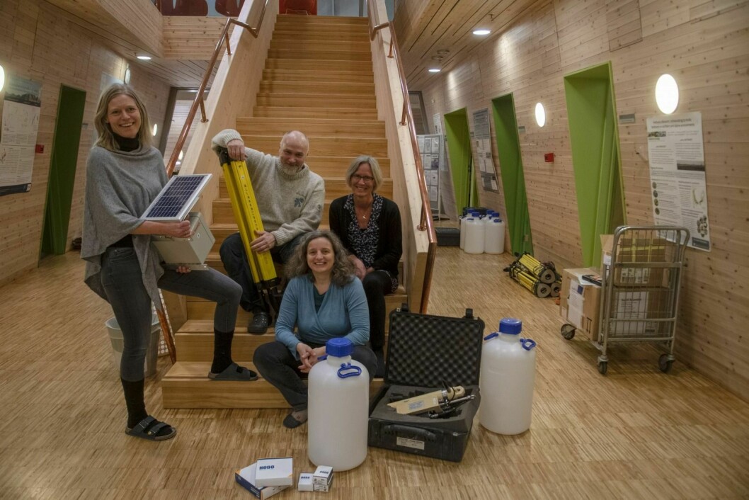Unis: Avdeling for arktisk biologi er glad for pengene de har fått til feltlaboratorium . Fra venstre; Pernille Bronken Eidesen, Mads Forchhammar, Simone Lang og Anna Vader.