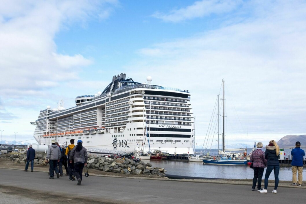 MSC «Preziosa» lå til kai i Longyearbyen forrige uke. Det er årets største båt med sine 139.072 bruttotonn og plass til 4.345 passasjerer og et mannskap på i underkant av 1.400.