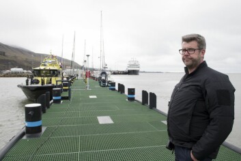 Havnsejef Kjetil Bråten ytterst på den 160 meter lange gjestekaia hvor mindre båter får legge til. Lokale båter har faste plasser.