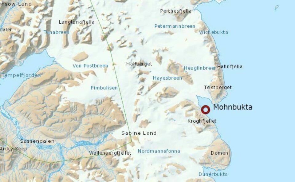 Skuterfølget havnet i isråk ved Mohnbukta på østkysten. Den røde ringen på kartet markerer Mohnbukta, ikke nøyaktig hvor hendelsen inntraff.