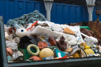 Søppel fra fiskenæringen og forskjellig plast utgjør de to hovedkategoriene med søppel som ligger langs strendene på Svalbard. Søppel fra fiskenæringen og forskjellig plast utgjør de to hovedkategoriene med søppel som ligger langs strendene på Svalbard.