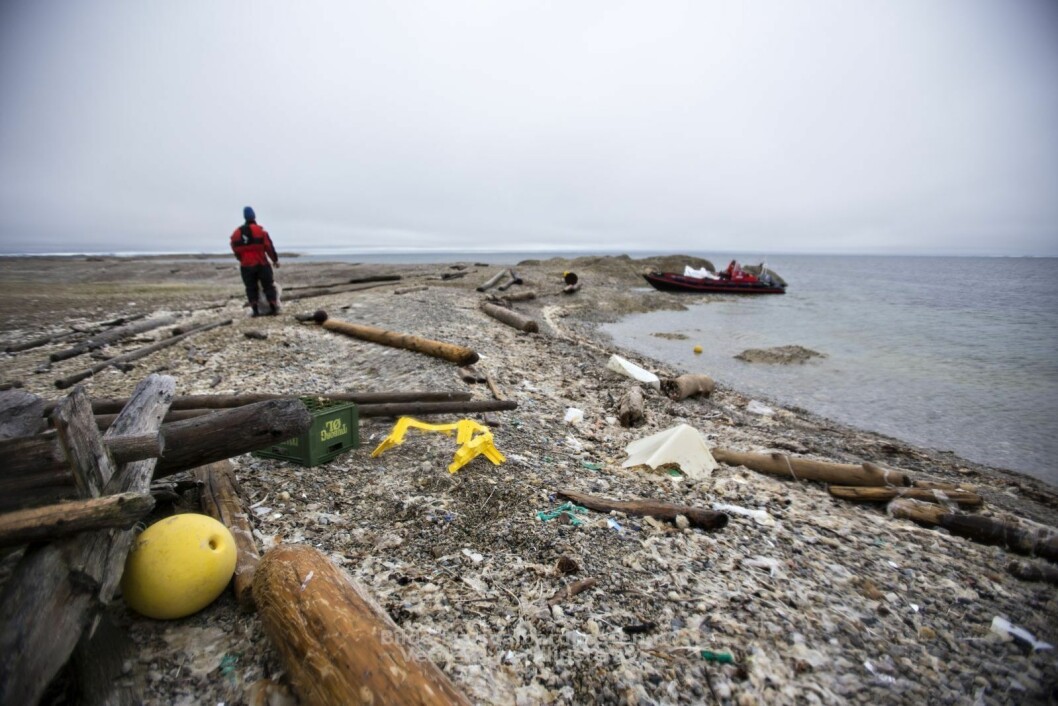 Sysselmannens årlige strandryddetokt tar for seg forsøplede strender på Svalbard. Her fra ryddesjau på Nordaustlandet. Sysselmannens årlige strandryddetokt tar for seg forsøplede strender på Svalbard. Her fra ryddesjau på Nordaustlandet.