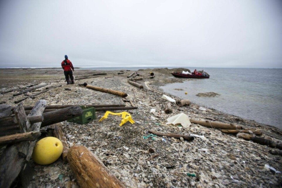 Sysselmannens årlige strandryddetokt tar for seg forsøplede strender på Svalbard. Her fra ryddesjau på Nordaustlandet.