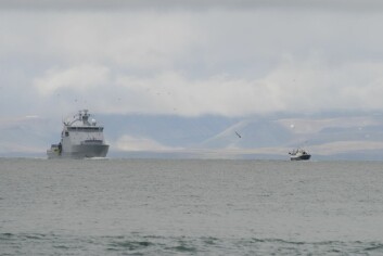 «Langøysund» ble fulgt tilbake til Longyearbyen av KV «Svalbard».