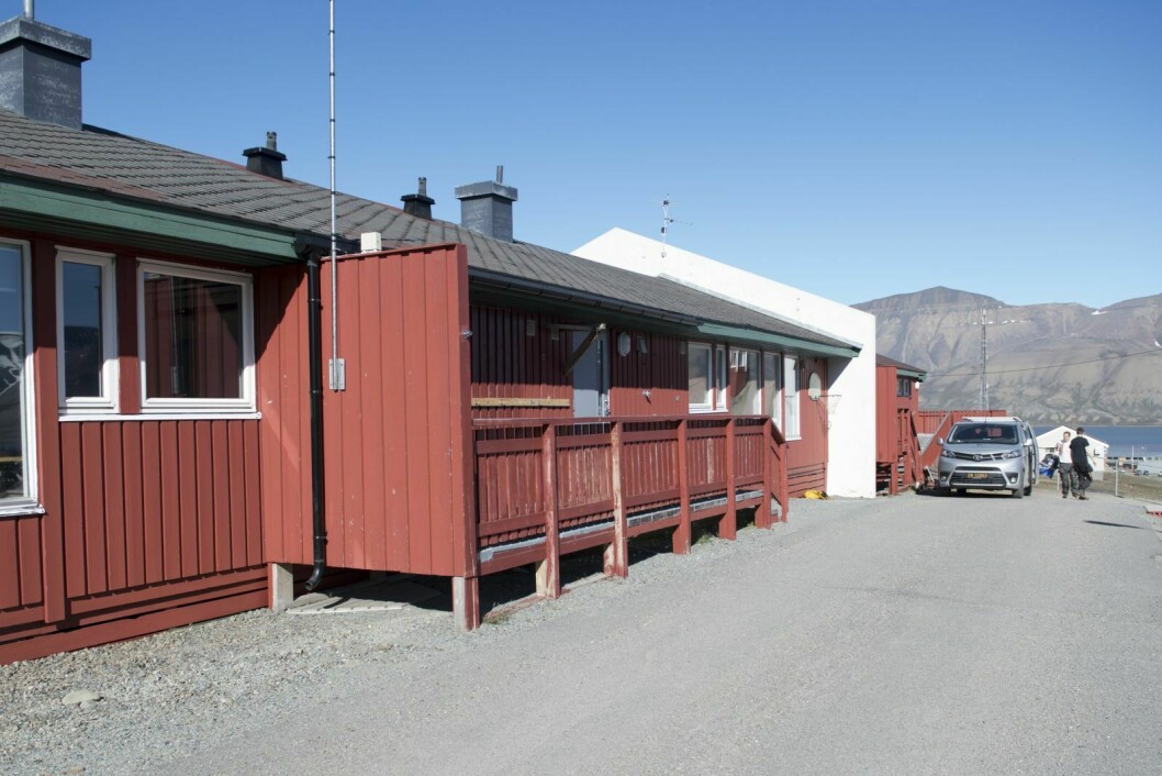 Det er i dag eiendomsavdelingen til Longyearbyen lokalstyre som holder til i det som før var Longyearbyen barnehage.